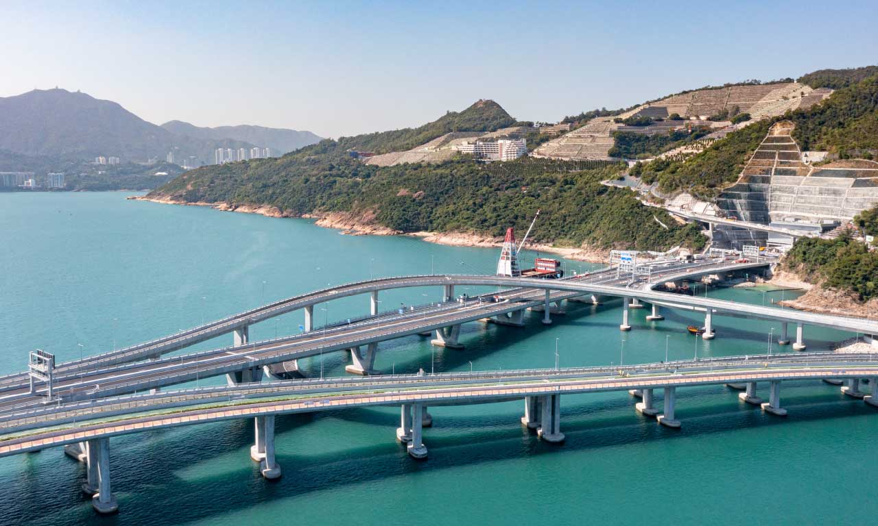 Aurecon won the Grand Award in the Infrastructures and Footbridges category for their work on the Tseung Kwan O Lam Tin Tunnel - Tseung Kwan O Interchange.